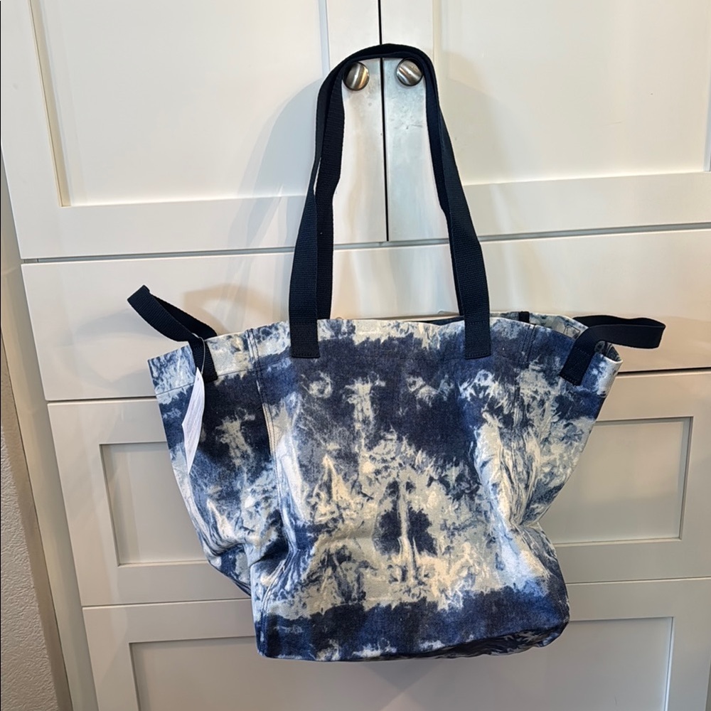 31 New Horizons Tote in Tie Dye Sky NIP